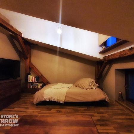 A Stone'S Throw Apartment Cracovie Extérieur photo