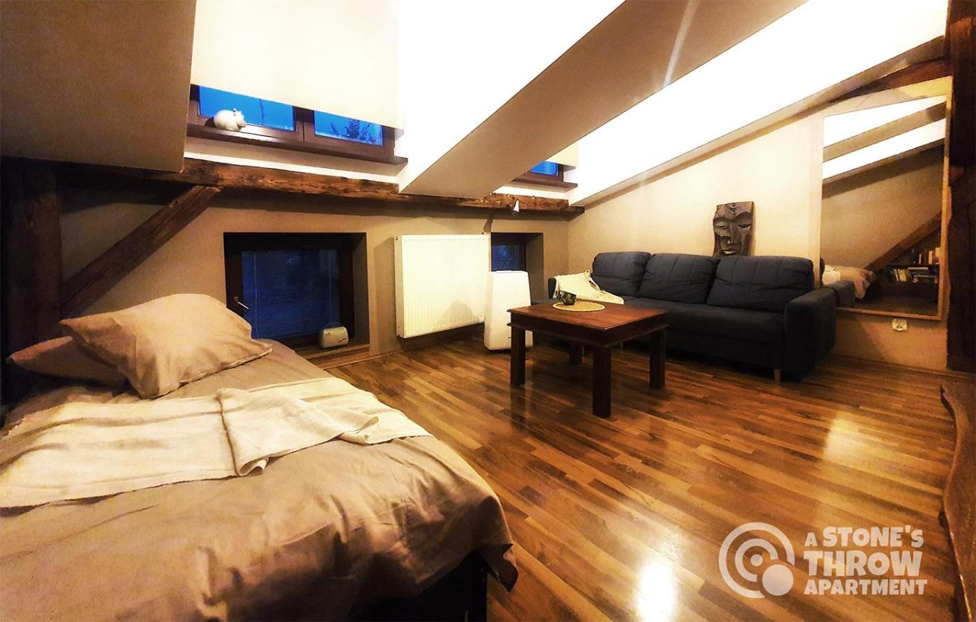 A Stone'S Throw Apartment Cracovie Extérieur photo