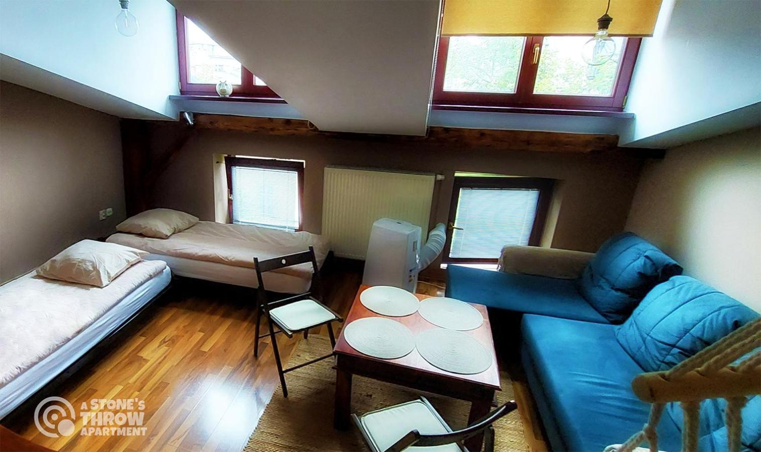 A Stone'S Throw Apartment Cracovie Extérieur photo