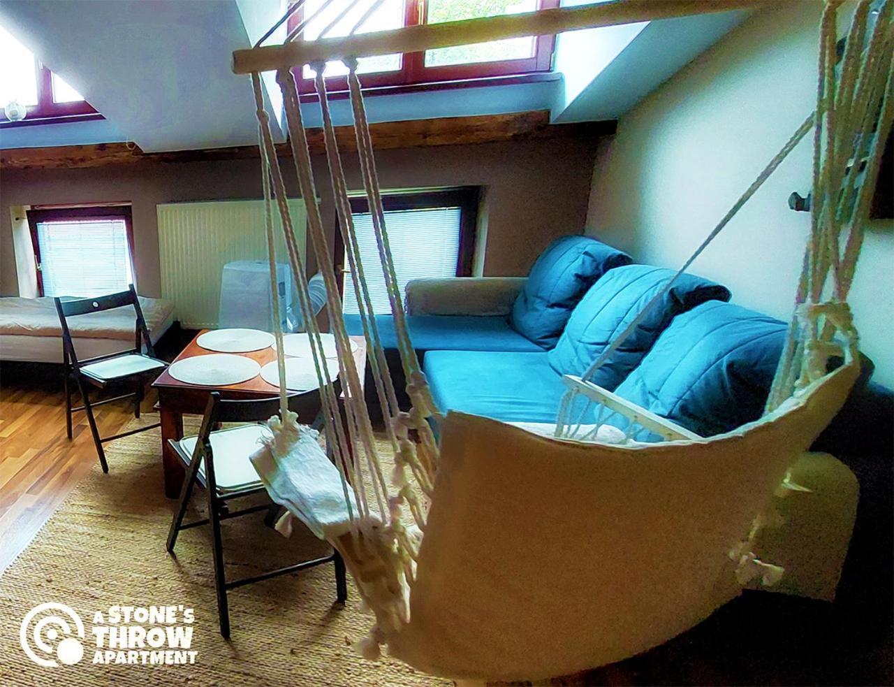 A Stone'S Throw Apartment Cracovie Extérieur photo