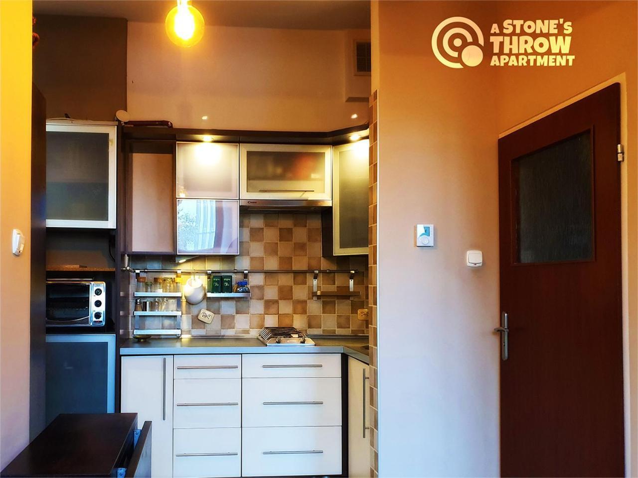 A Stone'S Throw Apartment Cracovie Extérieur photo
